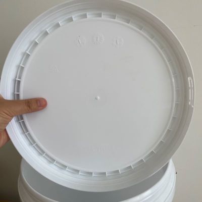 Customized 8L White PP Plastic Bucket with Lid and Handle Chemical Resistant Material
