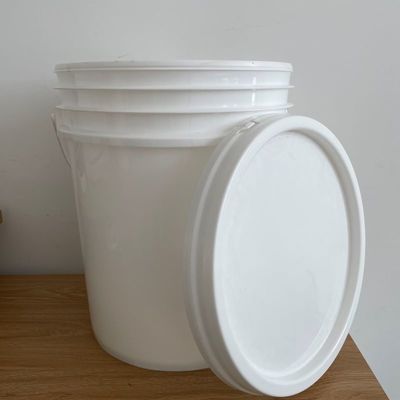 1-5 Gallon Round Pail Plastic Bucket with Lid The Perfect Drinking Accessory